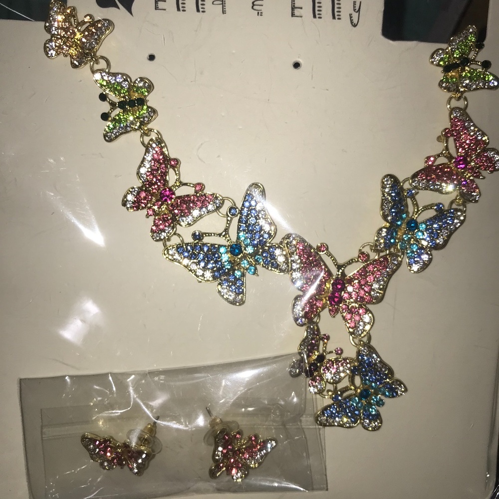 Necklace and earring set